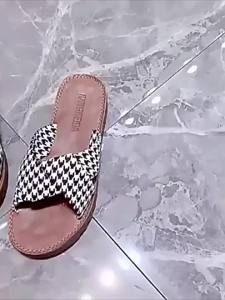 WomenS Outdoor Slippers 2026 Summer New Korean Style Flat Cross-Strap Casual Beach Sandals
