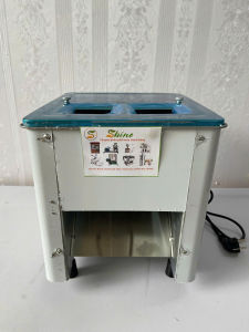 máy thái thịt 2 cửa máy có 2 cỡ dao cùng hoạt động song song vô cùng tiện lợi