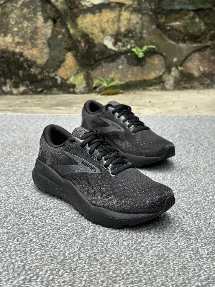 Brooks mach store 16 black