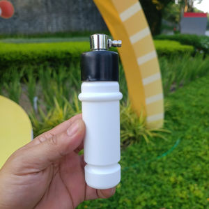 Bình phun sương của máy 5in1 máy hút mụn Alkato trong spa thẫm mỹ viện