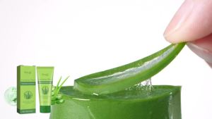 Hoygi Aloe Vera Exfoliating Scrub Deep cleansing removes impurities reduces fine lines tightens refines refreshes and smooths the skin