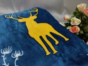 ผ้าห่มนาโน ลายการ์ตูน 5 ฟุต ขนาดกว้าง 150 ซม. x ยาว 200 ซม.ผลิตจากเส้นใยสังเคราะห์ที่มีความละเอียดสูง เนื้อผ้าสัมผัสเนียน นุ่มลื่น ไม่เป็นขุย อบอุ่นสบาย ซักทำความสะอาดง่าย แห้งเร็ว ลดลดการเกิดเชื้อราและกลิ่นอับ