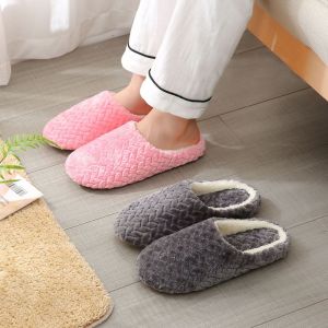 STMEN ฟูฟ่อง รองเท้าแตะอุ่นนุ่ม แบบสบายๆ ไม่ลื่น รองเท้าพื้นนุ่ม แฟชั่น หนาขึ้น รองเท้าแตะในร่มฤดูหนาว ภายในอาคาร