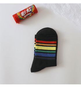 Smile😊 พร้อมส่ง💯ถุงเท้าข้อกลางแนววินเทจ คาดแถบสีรุ้ง ถุงเท้าแฟชั่นลายสายรุ้ง 🌈 Rainbow socks ถุงเท้าสายรุ้ง