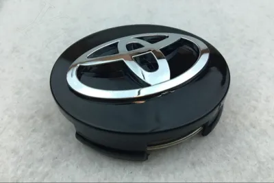 YK | สัญลักษณ์3D 62มม. โตโยต้า4ชิ้นฝาปิดตรงกลางดุมล้อรถยนต์สำหรับ Innova RAV4 Revo Reiz Highlander Camry Levin Corolla Avanza(2015-2021)