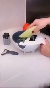 ชุดหั่นผัก เครื่องขูดสาระพัดนึก มาพร้อมกับสารพัดหัวขูดหลายแบบ ถอดประกอบง่าย ใช้งานง่าย สามารถใช้ล้างผักผลไม้ได้ด้วย