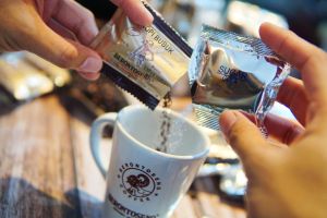 Berontoseno Kopi dan Gula Sachet Pisah isi 25 pasang