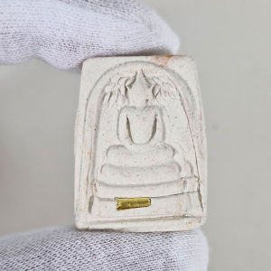 Uncut Phra Somdej Amulet. Hand pumped by Kruba Krissana with real ruby takrut Jivon Kassa and Yants