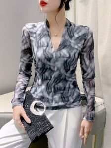 REHIN New autumn V-neck fashion printed mesh long-sleeved t-shirt slimming fit and versatile basic blouse for women