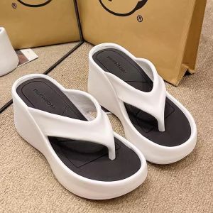 [Free Shipping] WomenS New Summer High-Heeled Thick-Soled Height-Increasing Flip-Flops For Outdoor Wear Cute Cartoon Black And White Cat Sandals