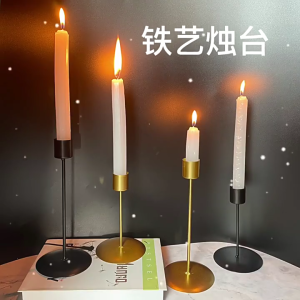 Giá đỡ giá để bàn là để tạo ra bầu không khí ấm áp trong bất kỳ thiết lập trưng bày đám cưới nến