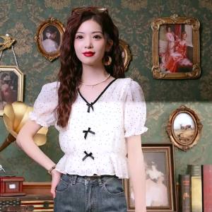 Ammin 2024 Mùa Hè Bow Polka Dot tay ngắn áo cánh vải voan Của Phụ Nữ Pháp v-Cổ Ngọt Ngào Tay Áo phong cách ngắn áo blouse thanh lịch