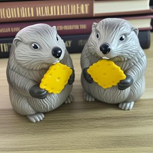 尖叫土拨鼠玩具抢饼干大叫玩偶创意搞怪整蛊摆件Scream Marmot toy snatching cookies yelling puppet creative prank doll funny trick figurine