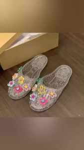 [Free Shipping] Summer Fashion Jelly Shoes For Women Korean Style Outdoor Wear Closed-Toe Floral Crystal Transparent Flat Slippers For Women