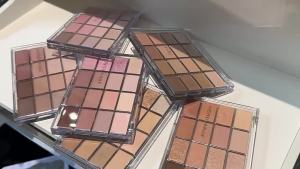 2025HERORANGE~ รักอย่างลึกซึ้ง 16 ชุดอายแชโดว์สีสัน ประกายมุก แมตต์ ไหม สดใส ความอิ่มตัวต่ำ สีเอิร์ธโทน แต่งหน้าเบาสบายประจำวัน KIUM