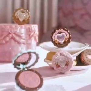 💦官方现货💦FLOWER KNOWS花知晓腮红FLOWER KNOWS FLOWER KNOWS Sweetheart New Product Bear Silk Satin Genuine Blush Embossed Matte Expansion Color Rendering Atmosphere Natural Delicate