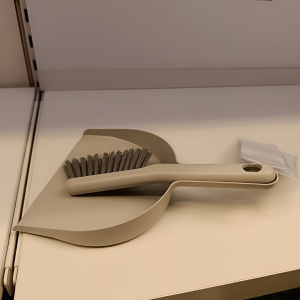 ที่โกยผง ที่โกยขยะ โกยผง โกยผงพลาสติก พร้อมแปรง 18 ซม.