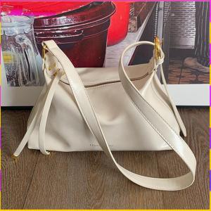 【HOT】 กระเป๋าคลัทช์ผู้หญิงหนัง PU สีเรียบพร้อมซิป ดีไซน์ทันสมัยสำหรับงานเลี้ยงและการใช้งานประจำวัน