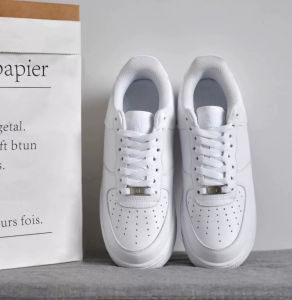 Leisure pure white student board shoes are versatile low top couples Korean version breathable small white shoes