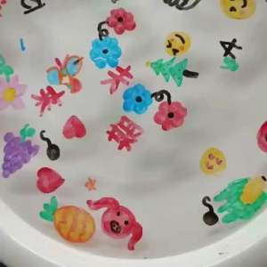 ปากกาสีลอยน้ำมหัศจรรย์ สีลอกออกมาเป็นรูปทรงได้