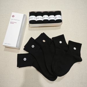 Free shipping! Lulu embroidered womens socks casual black and white athletic socks suitable for students lulu One pair of mid-calf socks