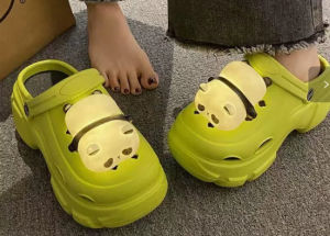 [Free Shipping] Cartoon Panda Luminous Clogs For Women New Summer Style Platform Sole Height-Increasing Student-Style Closed-Toe Sandals
