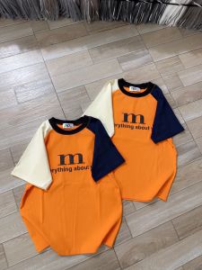Áo thun dáng ôm nữ Tay phối hai màu chữ phía trước ( chữ M phom ôm hai màu )