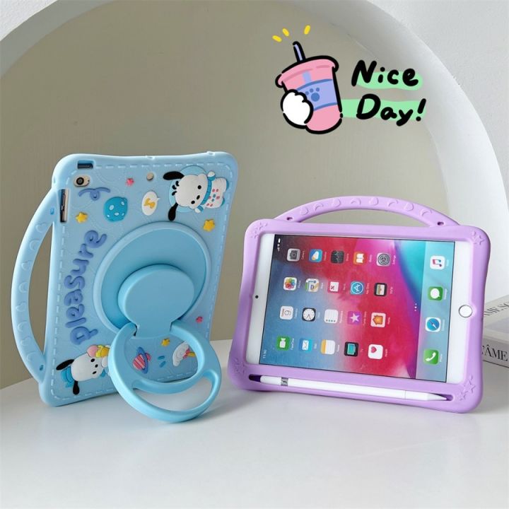 Softcase%20With%20Pencil%20Slot%20Rotate%20Cover%20IPad%20Gen%207%207th%202019%208%208th%202020%209%209th%202021%2010.2%20inch%20Soft%20Case%20Kesing%20Putar%20Anak%20Karakter%20Kartun%20Lucu%20Pochacco%20-%20Image%205