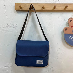 LHSunday พร้อมส่ง กระเป๋าสะพายข้างแฟชั่น ทรงเหลี่ยมดีเทลเท่ห์มาก สามารถหยิบจับใช้งานได้หลากหลายโอกาส ใช้ไปเรียนหรือทำงานก็คือดีย์ ต้องซื้อกันแย้ววว