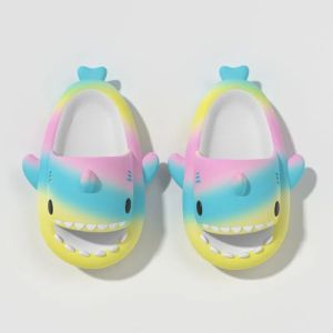 LHSunshine  ขายดีมาก🔥 รองเท้าฉลาม รองเท้าแตะปลาฉลามงับๆ🦈 รองเท้าแม่และเด็ก รองเท้าคู่ โทนสีพาสเทล เอาใจสายแฟชั่น รุ่นนี้ห้ามพลาดเลย แมทซ์ได้