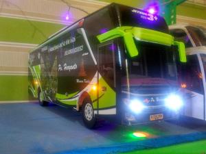 Miniatur bus bis Haryanto Lampu Telolet Basuri