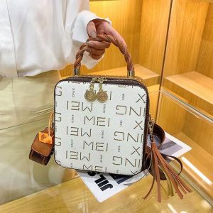 (Fast delivery) New Fashion Printed Small Square Bag Handbag Wide Shoulder Strap Shoulder Bag Versatile High Quality Fabric Small Square Bag