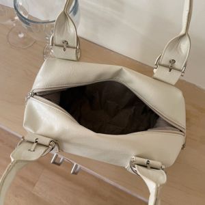 Simple Y2K Retro Rivet Shoulder Bag Spicy Girl Pu Leather Motorcycle Bag Korean Fashion Tote Bag Girls2026