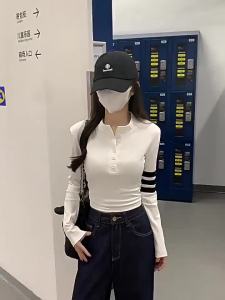 ท็อปเสื้อยืดแขนยาวแบบคอกลมและดีไซน์กระดุมสไตล์เกาหลีสำหรับผู้หญิงฤดูใบไม้ผลิและฤดูใบไม้ร่วง