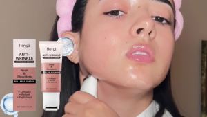 Hoygi  Krim Leher Retinol   Krim Pelembap dan Melembapkan untuk Mengurangi Garis Halus Leher Merawat Kekencangan dan Kecantikan Leher