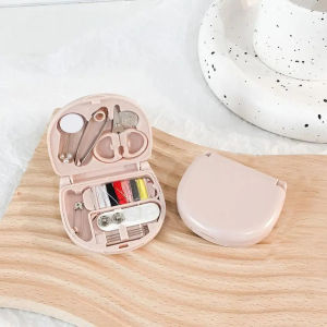 Sewing Kit Mini Traveling Portable Alat Set Perlengkapan Menjahit Benang Jarum Gunting Kit Mini Lipat