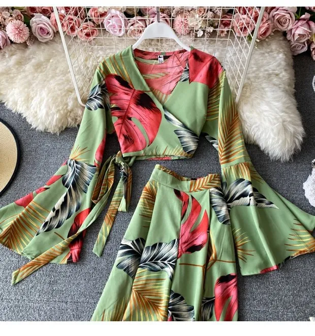 Elegant and Chic Fashion Suit V-neck Temperament Short Printed Top + Flared  Sleeves High Waist Wide Leg Pants Split Long Pants Two-piece Set