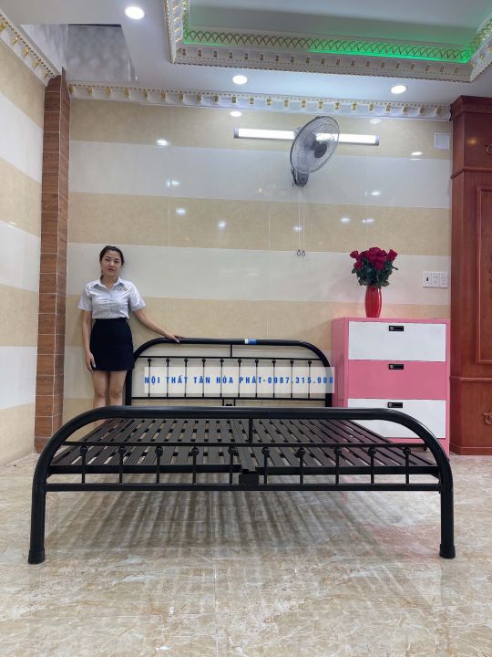 Giường sắt tròn mẫu mỹ nghệ trân châu kích thước 1m8 x dài 2m TÂN HÒA ...