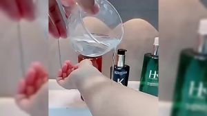 Bộ 4 miếng chà tắm bằng cao su mềm giúp làm sạch cơ thể hiệu quả đồng thời là bàn chải tắm nhẹ nhàng để tẩy tế bào chết phù hợp với mọi loại da và nhiều mục đích làm sạch khác. Bộ sản phẩm 4 trong 1 bao gồm cả găng tay tẩy tế bào chết cao cấp.