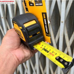Thước cuộn thép chống va đập 8mx32mm Dewalt DWHT36926-30