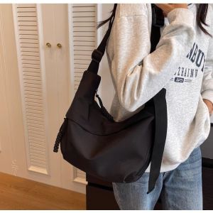 กระเป๋าพระจันทร์เสี้ยวอ๊อกซฟอร์ดสะพายข้าง JENL สำหรับผู้หญิงผู้ชายกระเป๋าสะพายแฟชั่นพร้อมกับสายปรับได้สำหรับเดินทางลำลองในชีวิตประจำวัน