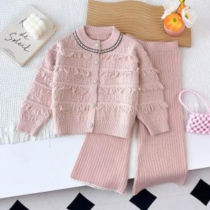 Gấu Lãnh Đạo phiên bản Hàn Quốc Tua Bộ quần áo Cho Cô Gái Giản Dị màu trơn Duy Nhất Áo cardigan ôm ngực Áo Khoác + quần hồng Mùa Đông Hai-Mảnh Phù Hợp Với 3-7 Năm Áo len đan Trẻ Em Trang Phục