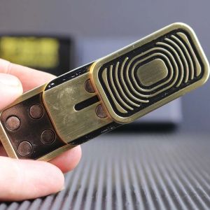 PUZHE ดันสามครั้ง ฟิดเจ็ตสไลเดอร์ รูปทรงกล้อง แฮนด์สปินเนอร์ ของเล่นฟิดเจ็ตโลหะ ของขวัญสำหรับผู้ใหญ่ ฮัปติก บัตรกดแม่เหล็ก สมาธิสั้น โรคออทิสติก