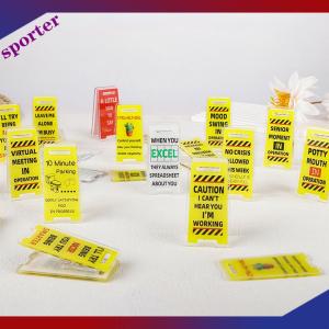 Sporter ป้ายอะคริลิค ปล่อยให้ฉันอยู่คนเดียวฉันกำลังยุ่ง ของขวัญสำหรับตกแต่งสำนักงานที่น่าขบขันคลิปติดตั๋วบนเดสก์ท็อปสำหรับเพื่อนร่วมงาน