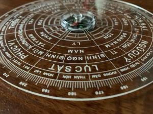 LA BÀN PHONG THỦY TIẾNG VIỆT CÓ KIM - LA BÀN XEM NHÀ CỬA PHONG THỦY - HƯỚNG