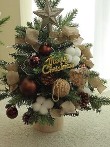 Cây Thông Noel Mini Để Bàn 45cm Decor Sẵn Phụ Kiện Cao Cấp Đế Gỗ Tự Nhiên Kèm Đèn LED Ấm Áp Trang Trí Giáng Sinh