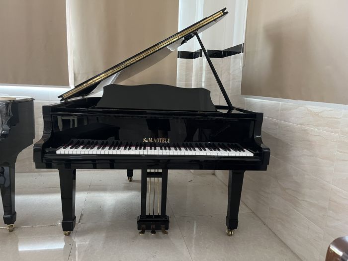 Secondhand grand piano Yamaha G2 Pearl River Witten W8 Professional