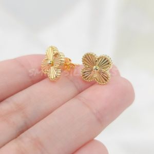 ต่างหูเงินแท้2.5%ชุบทอง18k ลายดอกโคลเวอร์ Diamond cut ขนาด12.6mm.