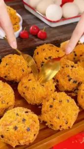 Bánh bao nhân kem matcha và thịt xé sợi món ăn nhẹ buổi sáng Pop Matcha Breakfast Casual Bread Pastry