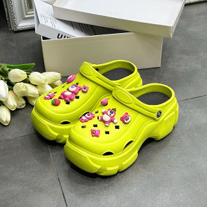 LKShoes มาใหม่ รองเท้าแตะแฟชั่นผู้หญิง เป็นงานหัวโต รุ่นนี้พื้นนิ่มมาก เท้าอวบก็ใส่ได้ไม่ใช่ปัญหา ที่สำคัญแถมการ์ตูนติดรูปน้องหมีสีชมพู บอกเลยว่าคุ้มกว่านี้ไม่มีล๊าววว